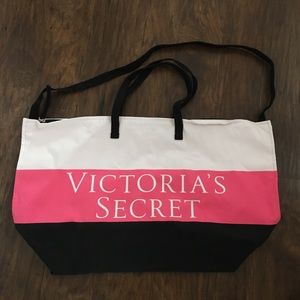 Nwot Victoria’s Secret tote with zipper